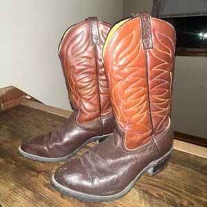 $35 OBO! Rainbow / multicolor stitching pattern. Mason cowboy boots mens size 10